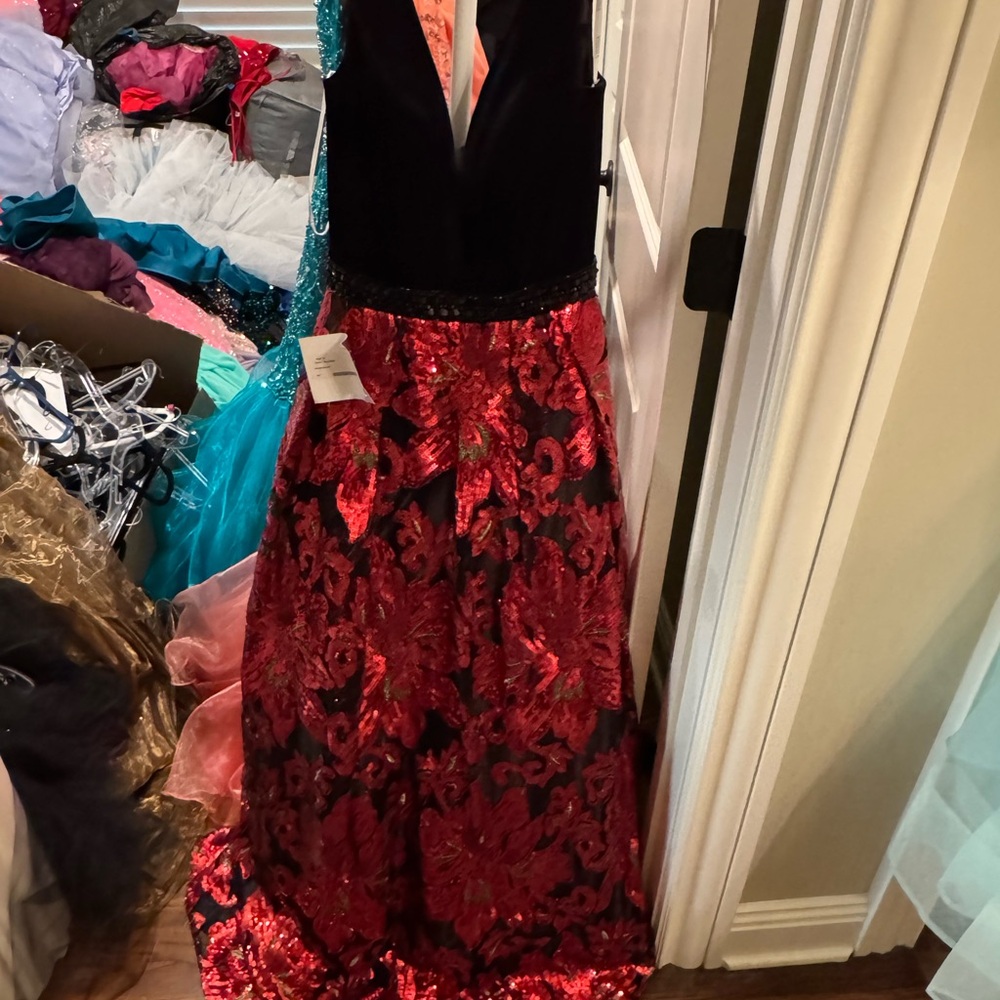 Vienna Prom Black and Red Gown